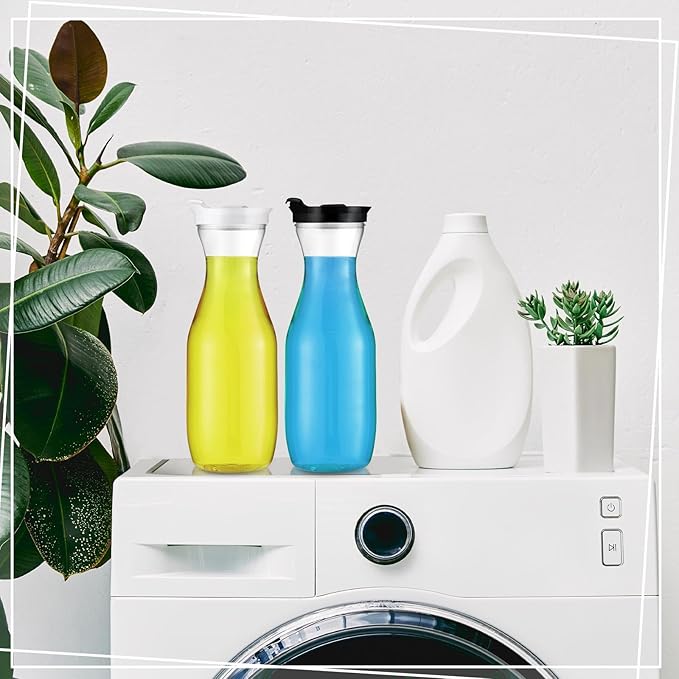 Gejoy 6 Pcs Plastic Water Carafe with Lids 32 oz Clear Juice Pitchers for Mimosa Bar Drinks Milk Iced Tea Beverage Containers for Home Restaurant School Fridge, Not Dishwasher Safe (Black Cap)