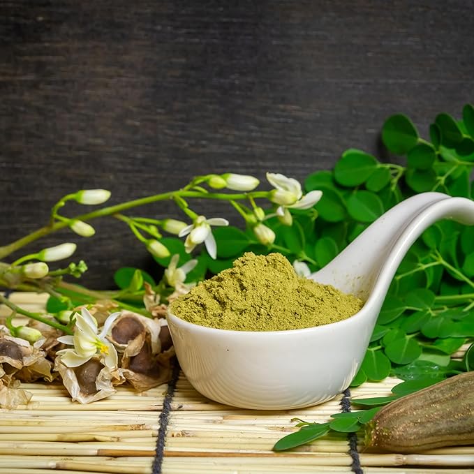Yupik Organic Moringa Leaf Powder 1 lb (16 oz), USDA Certified, Non-GMO, Vegan, Gluten-Free, Kosher, Nutrient-Rich Superfood for Baking, Cooking & Drinks
