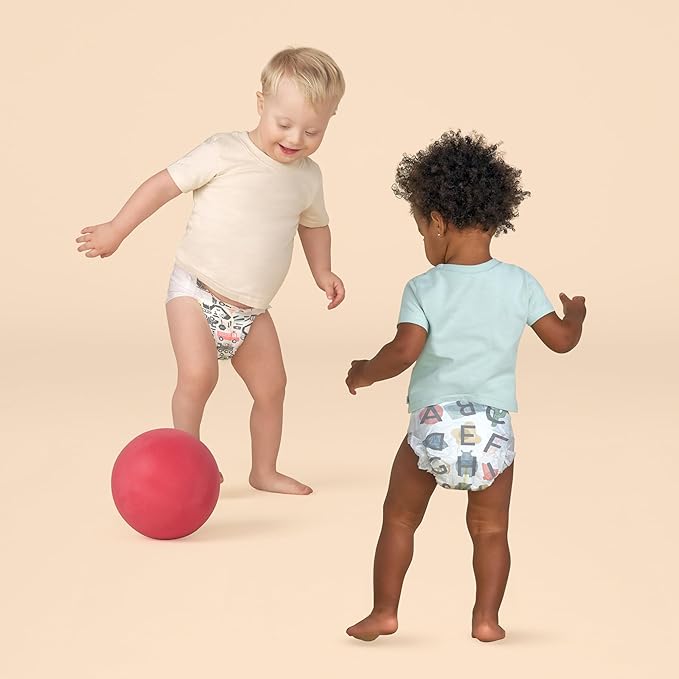 The Honest Company Clean Conscious Diapers for Delicate Skin | Up to 100% Leakproof | Hypoallergenic, Fragrance Free | Gender Neutral | Club Box, Size 5 (27+ lbs), 44 Count (Prints May Vary)